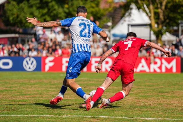 DFB-Pokal: Bahlinger SC vs 1. FC Magdeburg, 22.08.2026 Zweikampf zwischen Marin Å tefotiÄ‡ (Bahlinger SC, 7) und Falko Michel (1. FC Magdeburg, 21) DFB-Pokal: Bahlinger SC vs 1. FC Magdeburg, Kaiserstuhlstadion, 22.08.2026 DFB DFL REGULATIONS PROHIBIT ANY USE OF PHOTOGRAPHS AS IMAGE SEQUENCES AND OR QUASI-VIDEO. *** DFB Cup: Bahlinger SC vs. 1 FC Magdeburg, August 22, 2026; Tackle between Marin Å tefotic Bahlinger SC, 7, and Falko Michel, 1 FC Magdeburg, 21 DFB Cup: Bahlinger SC vs. 1 FC Magdeburg, Kaiserstuhlstadion, August 22, 2026 DFB and DFL regulations prohibit any use of photographs as image sequences and or quasi-video Copyright: xBEAUTIFULxSPORTS Boscox