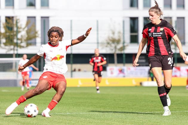 Deutschland: Fußball Google Pixel Frauen-Bundesliga 2026 - 2027, 1. Spieltag - RB Leipzig gegen Bayer 04 Leverkusen, Trainingszentrum von RB Leipzig (Leipzig): Abschluss von Delice Boboy (RB Leipzig Frauen, 17) *** Germany Soccer Google Pixel Women s Bundesliga 2026 2027, Matchday 1: RB Leipzig vs. Bayer 04 Leverkusen, RB Leipzig Training Center in Leipzig, Goal by Delice Boboy of RB Leipzig Women, 17 Copyright: xx