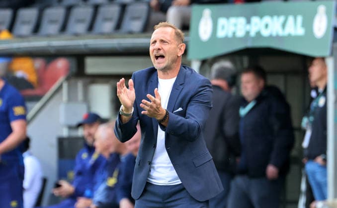 Trainer Mauro Lustrinelli feuert an Aktion Oberkörper Fußball Fussball DFB Pokal 1. Runde Saison 2026 2027 23.08.2026 Eintracht Braunschweig BTSV vs. 1.FC Union Berlin FCU DFL regulations prohibit any use of photographs as image sequences and or quasi-video *** Coach Mauro Lustrinelli cheers on the action Upper body Sports Soccer DFB Cup 1st Round 2026–2027 Season August 23, 2026 Eintracht Braunschweig BTSV vs. 1. FC Union Berlin FCU DFL regulations prohibit any use of photographs as image sequences and or quasi-video