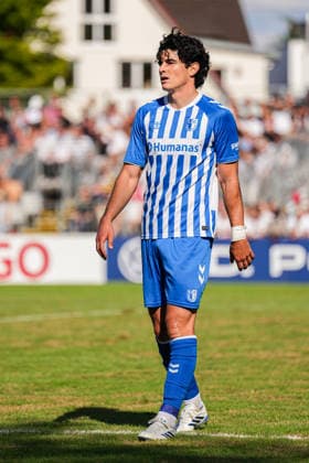 DFB-Pokal: Bahlinger SC vs 1. FC Magdeburg, 22.08.2026 Anselmo Garcia MacNulty (1. FC Magdeburg, 3) DFB-Pokal: Bahlinger SC vs 1. FC Magdeburg, Kaiserstuhlstadion, 22.08.2026 DFB DFL REGULATIONS PROHIBIT ANY USE OF PHOTOGRAPHS AS IMAGE SEQUENCES AND OR QUASI-VIDEO. *** DFB Cup: Bahlinger SC vs. 1 FC Magdeburg, August 22, 2026; Anselmo Garcia MacNulty, 1 FC Magdeburg; 3 DFB Cup: Bahlinger SC vs. 1 FC Magdeburg, Kaiserstuhlstadion, August 22, 2026 DFB DFL regulations prohibit any use of photographs as image sequences and or quasi-video Copyright: xBEAUTIFULxSPORTS Boscox