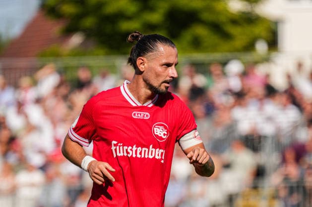 DFB-Pokal: Bahlinger SC vs 1. FC Magdeburg, 22.08.2026 Hasan PepiÄ‡ (Bahlinger SC, 27) DFB-Pokal: Bahlinger SC vs 1. FC Magdeburg, Kaiserstuhlstadion, 22.08.2026 DFB DFL REGULATIONS PROHIBIT ANY USE OF PHOTOGRAPHS AS IMAGE SEQUENCES AND OR QUASI-VIDEO. *** DFB Cup: Bahlinger SC vs. 1 FC Magdeburg, August 22, 2026, Hasan Pepic Bahlinger SC, 27 DFB Cup: Bahlinger SC vs. 1 FC Magdeburg, Kaiserstuhlstadion, August 22, 2026. DFB and DFL regulations prohibit any use of photographs as image sequences and or quasi-video. Copyright: xBEAUTIFULxSPORTS Boscox