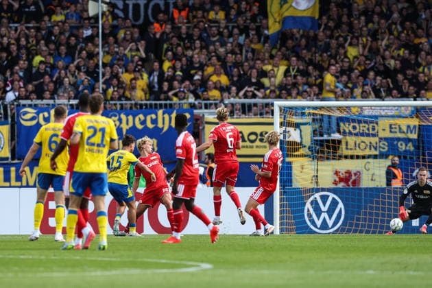 Torschütze Max Marie (Eintracht Braunschweig,15) trifft zum 2-1 - 1. Hauptrunde DFB Pokal Saison 2026-2027 Eintracht Braunschweig vs. 1. FC Union Berlin im Eintracht Stadion in Braunschweig - Aktion,Fußball,Mann,Männer,Deutschland,23.08.2026 *** Goal scorer Max Marie of Eintracht Braunschweig, 15, scores in the 2-1-1 match of the DFB Cup main round for the 2026–2027 season between Eintracht Braunschweig and 1. FC Union Berlin at the Eintracht Stadium in Braunschweig. Action, soccer, man,Men, Germany, August 23, 2026