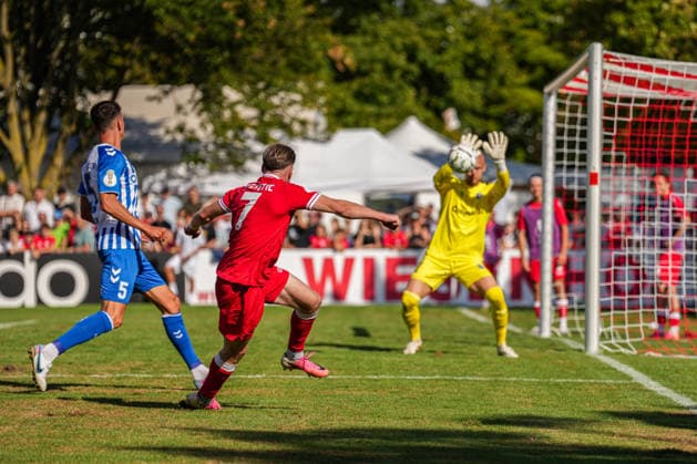 DFB-Pokal: Bahlinger SC vs 1. FC Magdeburg, 22.08.2026 Marin Å tefotiÄ‡ (Bahlinger SC, 7) mit einem Schuss aufs Tor welcher von Dominik Reimann (1. FC Magdeburg, 1) gehalten wird DFB-Pokal: Bahlinger SC vs 1. FC Magdeburg, Kaiserstuhlstadion, 22.08.2026 DFB DFL REGULATIONS PROHIBIT ANY USE OF PHOTOGRAPHS AS IMAGE SEQUENCES AND OR QUASI-VIDEO. *** DFB Cup: Bahlinger SC vs. 1 FC Magdeburg, August 22, 2026. Marin Å tefotiÄ‡ of Bahlinger SC took a shot on goal, which was saved by Dominik Reimann of 1 FC Magdeburg, 1. DFB Cup: Bahlinger SC vs. 1 FC Magdeburg, Kaiserstuhlstadion, August 22, 2026. DFB and DFL regulations prohibit any use of photographs as image sequences and or quasi-video. Copyright: xBEAUTIFULxSPORTS Boscox