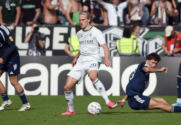 23.08.2026, xhbx, Fussball DFB Pokal 1.Runde, TSV Schott Mainz - Borussia Mönchengladbach v.l. David Herold (Borussia Mönchengladbach), Sean Horozovic (TSV Schott Mainz) Mainz *** August 23, 2026, xhbx, Soccer DFB Cup 1st Round, TSV Schott Mainz vs. Borussia Mönchengladbach, David Herold (Borussia Mönchengladbach), Sean Horozovic (TSV Schott Mainz), Mainz