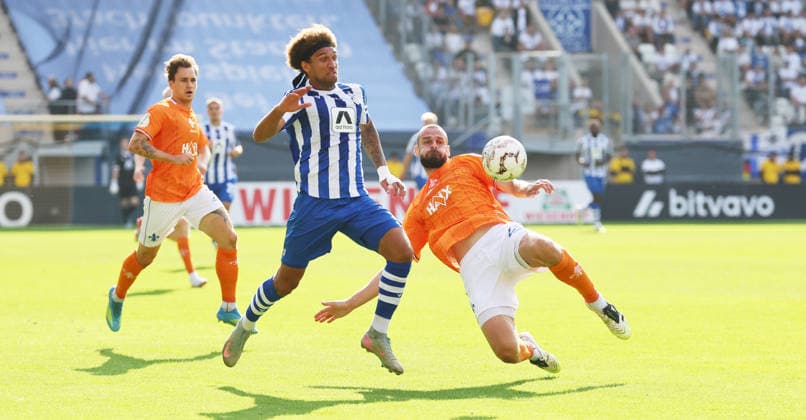 Jena - Darmstadt DFB Pokal Jena, 23.08.2026, Ernst-Abbe-Sportfeld, Fussball, DFB-Pokal, 1.Hauptrunde , FC Carl Zeiss Jena vs. SC Darmstadt 98 , Im Bild von links: Kevin Lankford (7, Jena), Aleksandar Vukotic ( 20, Darmstadt). , Nur zur redaktionellen Nutzung. Only editorial use. , DFB regulations prohibit any use of photographs as image sequences and or quasi-video. , *** Jena vs. Darmstadt, DFB Cup, Jena, August 23, 2026, Ernst Abbe Sportfeld, Soccer, DFB Cup, 1st Round, FC Carl Zeiss Jena vs. SC Darmstadt 98, Pictured from left: Kevin Lankford 7, Jena, Aleksandar Vukotic 20, Darmstadt; For editorial use only; DFB regulations prohibit any use of photographs as image sequences and or quasi-video; Picture Point
