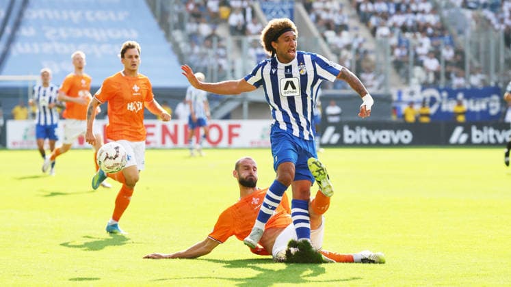 Jena - Darmstadt DFB Pokal Jena, 23.08.2026, Ernst-Abbe-Sportfeld, Fussball, DFB-Pokal, 1.Hauptrunde , FC Carl Zeiss Jena vs. SC Darmstadt 98 , Im Bild von vorn: . , Nur zur redaktionellen Nutzung. Only editorial use. , DFB regulations prohibit any use of photographs as image sequences and or quasi-video. , *** Jena vs. Darmstadt, DFB Cup, Jena, August 23, 2026, Ernst Abbe Sportfeld, Soccer, DFB Cup, 1st Round, FC Carl Zeiss Jena vs. SC Darmstadt 98, Front view, For editorial use only, DFB regulations prohibit any use of photographs as image sequences and or quasi-video, Picture Point