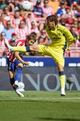 Kang-in Lee (Atletico de Madrid) controls the ball during the LaLiga EA Sports match between Club AtlÃ tico de Madrid and Villarreal CF at Riyadh Air Metropolitano on August 23, 2026 in Madrid, Spain. (Photo by Manu Reino DeFodi Images) - *** Kang in Lee of Atlético de Madrid controls the ball during the LaLiga EA Sports match between Club Atlético de Madrid and Villarreal CF at Riyadh Air Metropolitano on August 23, 2026, in Madrid, Spain. Photo by Manu Reino, DeFodi Images