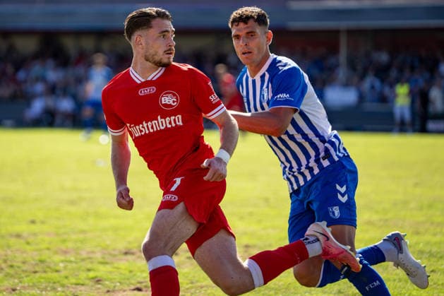 23.08.2026, xdaymx, Fussball DFB Pokal 1.Runde, Bahlinger SC - 1.FC Magdeburg. Stefotic, Marin (Bahlinger SC) im Laufduell mit Müller, Tobias (Magdeburg). (DFL DFB REGULATIONS PROHIBIT ANY USE OF PHOTOGRAPHS as IMAGE SEQUENCES and or QUASI-VIDEO) Bahlingen *** August 23, 2026, xdaymx, Soccer, DFB Cup First Round, Bahlinger SC 1 vs. FC Magdeburg Stefotic, Marin (Bahlinger SC) in a foot race with Müller, Tobias (Magdeburg). DFL and DFB regulations prohibit any use of photographs as image sequences and or quasi-video. Bahlingen