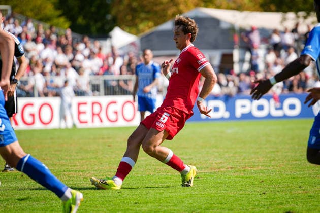 Deutschland, Fußball, DFB-Pokal, Saison 2026 2027, 1. Hauptrunde, Bahlinger SC vs. 1. FC Magdeburg, Kaiserstuhlstadion (Bahlingen am Kaiserstuhl): Laurin Tost (Bahlinger SC, 5) Bahlingen Kaiserstuhlstadion Baden-Württemberg Deutschland *** Germany, Soccer, DFB Cup, 2026–2027 Season, 1st Round, Bahlinger SC vs. 1. FC Magdeburg, Kaiserstuhlstadion, Bahlingen am Kaiserstuhl, Laurin Tost (Bahlinger SC), 5 Bahlingen, Kaiserstuhlstadion, Baden-Württemberg, Germany Copyright: xFINLEYxMÖRCHx