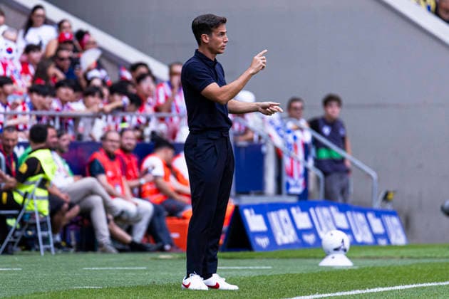 ESP: Atletico de Madrid v Villarreal CF La Liga EA Sports Inigo Perez coach of Villarreal during La Liga EA Sports match between Atletico de Madrid and Villarreal CF at Estadio Riyadh Air Metropolitano on August 23, 2026 in Madrid, Spain. Madrid Madrid Spain Football *** ESP Atlético de Madrid vs. Villarreal CF La Liga EA Sports: Inigo Perez, coach of Villarreal, during the La Liga EA Sports match between Atlético de Madrid and Villarreal CF at Estadio Riyadh Air Metropolitano on August 23, 2026, in Madrid, Spain Madrid Madrid Spain Soccer Copyright: xAlejandroxMatiasx