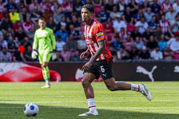 EINDHOVEN - Ryan Flamingo of PSV Eindhoven runs with the ball during the Eredivisie match between PSV Eindhoven and FC Groningen at the Philips Stadium on August 23, 2026 in Eindhoven, the Netherlands. KEVIN SENDERS ANP Eredivisie 2026 27 xVIxANPxSportx xMarcelxterxBalsxIVx 566112127 originalFilename: 566112127.jpg