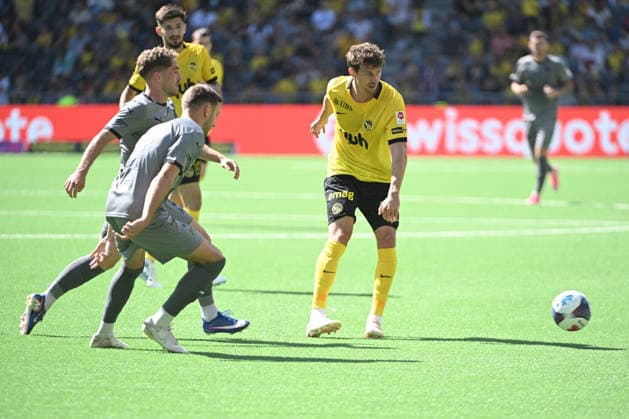 BERN, SWITZERLAND - AUGUST 23: Christian Fassnacht of Young Boys c) in action during the Swiss Super League match between BSC Young Boys and FC Vaduz at Stadion Wankdorf on August 23, 2026 in Bern, Switzerland. Bern Stadion Wankdorf Bern Switzerland *** BERN, SWITZERLAND, AUGUST 23: Christian Fassnacht of Young Boys (center) in action during the Swiss Super League match between BSC Young Boys and FC Vaduz at Wankdorf Stadium on August 23, 2026, in Bern, Switzerland. Bern, Wankdorf Stadium, Bern, Switzerland Copyright: xJustPictures.ch ManuelxWinterbergerx jp-en-EuSpIm-MWI_2411