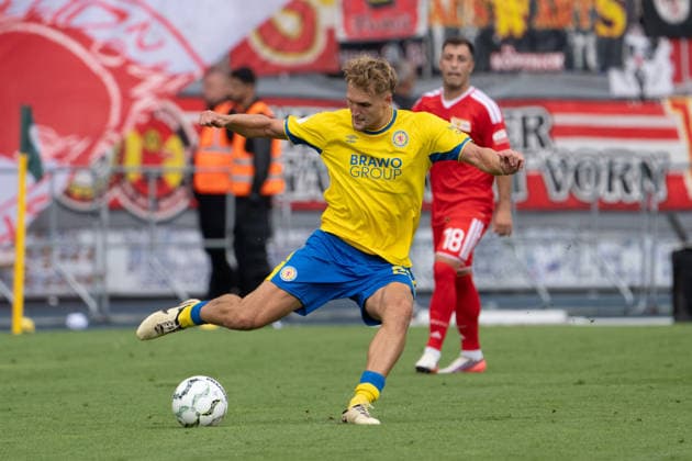Lukas Frenkert (Nr. 29 Eintracht Braunschweig)vor Josip Juranovic (Nr. 18 Union Berlin) GER, Eintracht Braunschweig gegen Union Berlin, Fussball, DFB Pokal, 1. Runde, Spielzeit 2026 27, 23.08.2026 DFL REGULATIONS PROHIBIT ANY USE OF PHOTOGRAPHS AS IMAGE SEQUENCES AND OR QUASI-VIDEO GER, Eintracht Braunschweig gegen Union Berlin, Fussball, DFB Pokal, 1. Runde, Spielzeit 2026 27, 23.08.2026 Braunschweig *** Lukas Frenkert, No. 29, Eintracht Braunschweig, ahead of Josip Juranovic, No. 18, Union Berlin (GER); Eintracht Braunschweig vs. Union Berlin; Soccer; DFB Cup; 1st Round; 2026–27 season, August 23, 2026 DFL regulations prohibit any use of photographs as image sequences and or quasi-video GER, Eintracht Braunschweig vs. Union Berlin, soccer, DFB Cup, 1st round, 2026–27 season, August 23, 2026, Braunschweig Copyright: xEibner-Pressefoto DanielxREINELTx EP_DRT