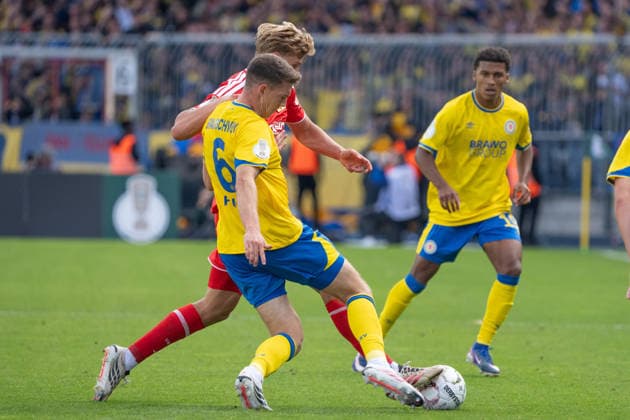 Tom Rothe (Nr. 15 Union Berlin) gegen Florian Flick (Nr. 6 Eintracht Braunschweig) GER, Eintracht Braunschweig gegen Union Berlin, Fussball, DFB Pokal, 1. Runde, Spielzeit 2026 27, 23.08.2026 DFL REGULATIONS PROHIBIT ANY USE OF PHOTOGRAPHS AS IMAGE SEQUENCES AND OR QUASI-VIDEO GER, Eintracht Braunschweig gegen Union Berlin, Fussball, DFB Pokal, 1. Runde, Spielzeit 2026 27, 23.08.2026 Braunschweig *** Tom Rothe No. 15 Union Berlin vs. Florian Flick No. 6 Eintracht Braunschweig GER, Eintracht Braunschweig vs. Union Berlin, Soccer, DFB Cup, 1st Round, 2026–27 Season, August 23, 2026 DFL regulations prohibit any use of photographs as image sequences and or quasi-video GER, Eintracht Braunschweig vs. Union Berlin, soccer, DFB Cup, 1st round, 2026–27 season, August 23, 2026, Braunschweig Copyright: xEibner-Pressefoto DanielxREINELTx EP_DRT