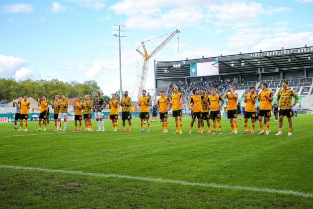 2026.08.23, xkwix, Fußball, DFB-Pokal, SV Westfalia Rhynern - Dynamo Dresden, LVM-Preußenstadion, 1.Runde, Saison 2026 2027: Mannschaft steht zusammen nach Abpfiff und jubelt mit den Fans DFB regulations prohibit any use of photographs as image sequences and or quasi-video. Photo: xKamilxWilkowskixPressefotoKochx Nordrhein-Westfalen Deutschland *** August 23, 2026, xkwix, Soccer, DFB Cup, SV Westfalia Rhynern vs. Dynamo Dresden, LVM Preußenstadion, Round 1, 2026–2027 season. The team stands together after the final whistle and celebrates with the fans. DFB regulations prohibit any use of photographs as image sequences and or quasi-video. Photo: xKamilxWilkowskixPressefotoKochx, North Rhine-Westphalia, Germany