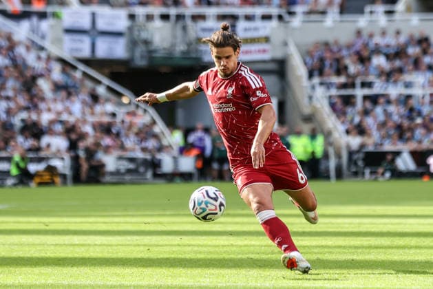 Premier League: Newcastle Untied v Liverpool Milos Kerkez of Liverpool takes a shot on goal during the Premier League match Newcastle Untied vs Liverpool at St. James s Park, Newcastle, United Kingdom on 23 August 2026 (Photo by Alfie Cosgrove News Images) Newcastle St. James s Park Tyne and Wear United Kingdom Copyright: xAlfiexCosgrove NewsxImagesx