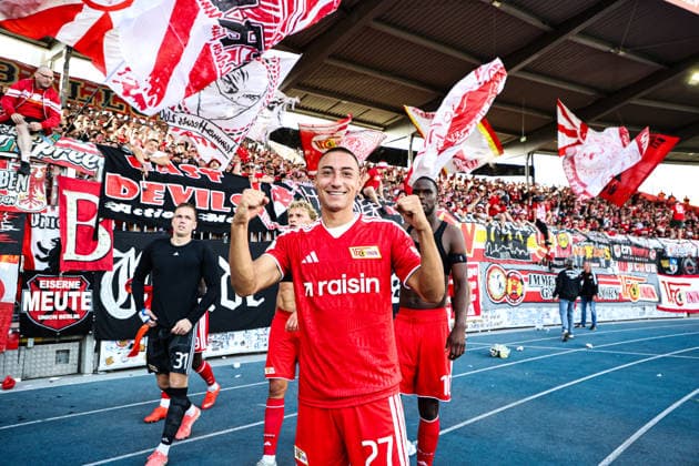 Marin Ljubicic (1. FC Union Berlin,27) feiert vor dem Fanblock - 1. Hauptrunde DFB Pokal Saison 2026-2027 Eintracht Braunschweig vs. 1. FC Union Berlin im Eintracht Stadion in Braunschweig - Aktion,Fußball,Mann,Männer,Deutschland,23.08.2026 *** Marin Ljubicic of 1. FC Union Berlin, 27, celebrates in front of Fan Block 1 during the first round of the 2026–2027 DFB Cup season: Eintracht Braunschweig vs. 1. FC Union Berlin at Eintracht Stadium in Braunschweig. Action, soccer, man,Men, Germany, August 23, 2026