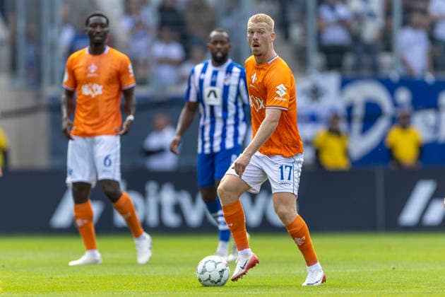 GER, Jena, Fussball, DFB-Pokal, 1. Hauptrunde, FC Carl-Zeiss Jena vs. SV Darmstadt 98 im Bild v.l.: Kai Klefisch (SV Darmstadt 98 17), Aktion mit Ball 23.08.2026, Ernst Abbe Sportfeld Jena DFB REGULATIONS PROHIBIT ANY USE OF PHOTOGRAPHS AS IMAGE SEQUENCES AND OR QUASI-VIDEO, *** GER, Jena, Soccer, DFB Cup, 1st Round, FC Carl Zeiss Jena vs. SV Darmstadt 98; pictured from left: Kai Klefisch (SV Darmstadt 98, No. 17), in action with the ball, August 23, 2026, Ernst Abbe Sportfeld, Jena. DFB regulations prohibit any use of photographs as image sequences and or quasi-video, Copyright: HMBxMedia PaulxFritz