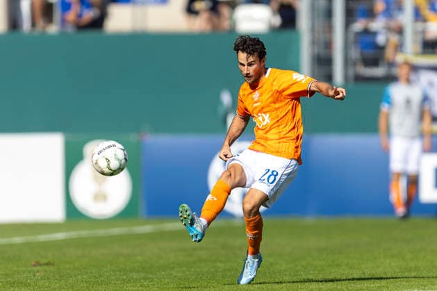 GER, Jena, Fussball, DFB-Pokal, 1. Hauptrunde, FC Carl-Zeiss Jena vs. SV Darmstadt 98 im Bild v.l.: Christopher Lannert (SV Darmstadt 98 28), Aktion mit Ball 23.08.2026, Ernst Abbe Sportfeld Jena DFB REGULATIONS PROHIBIT ANY USE OF PHOTOGRAPHS AS IMAGE SEQUENCES AND OR QUASI-VIDEO, *** GER, Jena, Soccer, DFB Cup, 1st Round, FC Carl Zeiss Jena vs. SV Darmstadt 98; pictured from left: Christopher Lannert, SV Darmstadt 98 28, in action with the ball, August 23, 2026, Ernst Abbe Sportfeld, Jena. DFB regulations prohibit any use of photographs as image sequences and or quasi-video, Copyright: HMBxMedia PaulxFritz