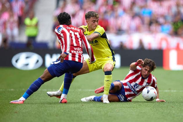 Alberto Moleiro (Villarreal CF) and Giuliano Simeone (Atletico de Madrid) battle for the ball during the LaLiga EA Sports match between Club AtlÃ tico de Madrid and Villarreal CF at Riyadh Air Metropolitano on August 23, 2026 in Madrid, Spain. (Photo by Manu Reino DeFodi Images) - *** Alberto Moleiro of Villarreal CF and Giuliano Simeone of Atlético de Madrid battle for the ball during the LaLiga EA Sports match between Club Atlético de Madrid and Villarreal CF at Riyadh Air Metropolitano on August 23, 2026, in Madrid, Spain. Photo by Manu Reino, DeFodi Images