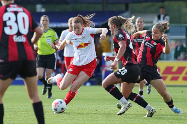 Google Pixel Frauen-Bundesliga, RB Leipzig - Bayer Leverkusen; 23.08.2026 Nikee van Dijk (7, RB Leipzig) holt zu einem Schussversuch aus. Fußball, Google Pixel Frauen-Bundesliga, Saison 2026 2027, 1. Spieltag: RB Leipzig vs. Bayer 04 Leverkusen am 23.08.2026, Trainingszentrum Cottaweg, Leipzig. DFB REGULATIONS PROHIBIT ANY USE OF PHOTOGRAPHS AS IMAGE SEQUENCES AND OR QUASI-VIDEO. *** Google Pixel Women s Bundesliga, RB Leipzig vs. Bayer Leverkusen, August 23, 2026, Nikee van Dijk 7, RB Leipzig takes a shot, Soccer, Google Pixel Women s Bundesliga, 2026–2027 season, Matchday 1: RB Leipzig vs. Bayer 04 Leverkusen on August 23, 2026, Cottaweg Training Center, Leipzig. DFB regulations prohibit any use of photographs as image sequences and or quasi-video. Copyright: xBEAUTIFULxSPORTS JanxKaeferx