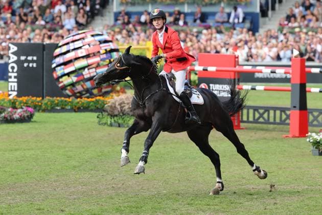 Jubel zum 2. Platz, Thibeau Spits (BEL, Belgien, Belgium) mit Pferd Impress-K vaunt Kattenheye Z, Springen, FEI Jumping World Championship, WM, Weltmeisterschaft , FEI Jumping World Championship, Competition Individual Final, Longines-Prize, Longines-Preis, Finale Einzelwertung, Jumping , AACHEN - FEI World Championships 2026, Weltfest des Pferdesports, Reitsport Weltmeisterschaft 2026, Aachen 2026, Welcome Home 2026, Aachener Soers, 11. bis 23. August 2026, Reitsport, 23.08.2026, Aachen Aachener Soers Deutschland *** Celebrations for 2nd place: Thibeau Spits (BEL, Belgium) with his horse Impress K vaunt Kattenheye Z, Show Jumping, FEI Jumping World Championship, FEI Jumping World Championship, Individual Final, Longines Prize, Jumping, AACHEN FEI World Championships 2026, World Festival of Equestrian Sports, 2026 Equestrian World Championships, Aachen 2026, Welcome Home 2026, Aachen Soers, August 11–23, 2026, Equestrian Sports, August 23, 2026, Aachen Soers, Germany