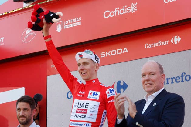 Slovenian cyclist Tadej Pogacar (C), of UAE Team Emirates XRG, team, celebrates on the podium after he became in overall leader next to Prince Albert II of Monaco (R) after the second stage of La Vuelta a Espana cycling tour, between Monaco and French town of Manosque covering 214.3 km. Second stage of La Vuelta cycling tour !ACHTUNG: NUR REDAKTIONELLE NUTZUNG!  Copyright: xJavierxLizonx GRAF3644 20260823-55021209567_1