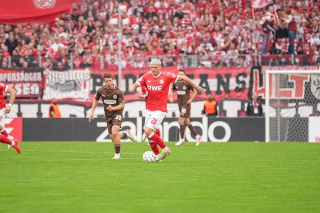 Deutschland: Fussball, DFB-Pokal 2026 27, 1. Runde, Stadion an der Hafenstraße, Essen - Bergeborbeck, Rot-Weiss Essen vs. FC St. Pauli: Marek Janssen (Rot-Weiss Essen, 20) am Ball. *** German Soccer, 2026–27 DFB Cup, First Round, Stadion an der Hafenstraße, Essen-Bergeborbeck, Rot-Weiss Essen vs. FC St. Pauli, Marek Janssen (Rot-Weiss Essen), 20 on the ball Copyright: xMichelxWittex