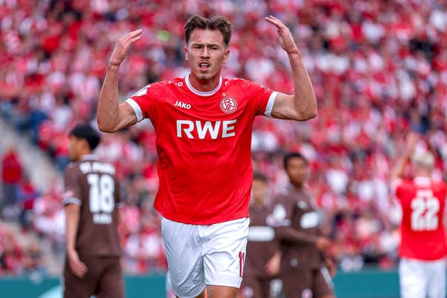 23.08.2026, Fußball, Rot-Weiss Essen - FC St. Pauli, 1. Runde DFB-Pokal 2026 27, Stadion an der Hafenstraße, Saison 2026 2027: Noah Pesch (RWE 11) jubelnd gestikulierend motivierend DFB regulations prohibit any use of photographs as image sequences and or quasi-video. Nordrhein-Westfalen Deutschland *** August 23, 2026, Soccer, Rot Weiss Essen vs. FC St. Pauli, Round 1 of the 2026–27 DFB Cup, Stadion an der Hafenstraße, 2026–2027 season; Noah Pesch (RWE 11) celebrating, gesturing, and motivating. DFB regulations prohibit any use of photographs as image sequences and or quasi-video. North Rhine-Westphalia, Germany