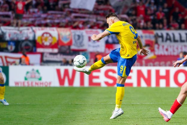 Deutschland: Fussball DFB-Pokal 2026 2027, 1. Runde - Eintracht Braunschweig - 1. FC Union Berlin - Eintracht-Stadion (Braunschweig): am Ball Maximilian Entrup (Eintracht Braunschweig, 9) *** Germany Soccer DFB Cup 2026–2027, First Round: Eintracht Braunschweig vs. FC Union Berlin at Eintracht Stadium, Braunschweig; Maximilian Entrup of Eintracht Braunschweig, 9 Copyright: xAymanxAlahmedx