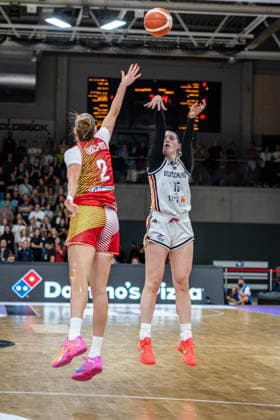 Basketball Göttingen 23.08.2026 Freundschaftsspiel Testspiel Deutschland (GER) - Ungarn (HUN) Luisa Geiselsöder (Deutschland, No.15) Geiselsoder Virag Csilla Takacs-Kiss (Ungarn, No.02) *** Basketball Göttingen, August 23, 2026, Friendly Match, Germany (GER) vs. Hungary (HUN), Luisa Geiselsöder (Germany, No. 15), Geiselsöder, Virag Csilla Takacs Kiss (Hungary, No. 02)