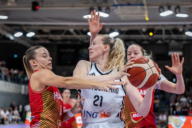 Basketball Göttingen 23.08.2026 Freundschaftsspiel Testspiel Deutschland (GER) - Ungarn (HUN) Marie Gülich (Deutschland, No.21) Gulich Eszter Ratkai (Ungarn, No.08) *** Basketball Göttingen, August 23, 2026 Friendly Match Germany (GER) vs. Hungary (HUN) Marie Gülich (Germany), No. 21; Eszter Ratkai (Hungary), No. 08