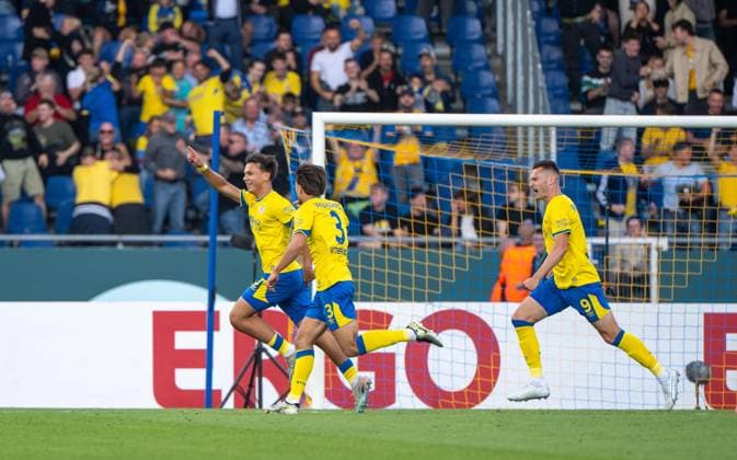 Fußball, Herren, Saison 2026 2027, DFB-Pokal (1. Runde), Eintracht Braunschweig - 1. FC Union Berlin, v. l. Max Marie (Braunschweig), Mehmet Aydin (Braunschweig), Maximilian Entrup (Braunschweig), erzielt das Tor zum 1:0, 23.08.2026, *** Soccer, Men s, 2026–2027 Season, DFB Cup First Round, Eintracht Braunschweig vs. FC Union Berlin; from left: Max Marie (Braunschweig), Mehmet Aydin (Braunschweig), Maximilian Entrup (Braunschweig) scores the goal to make it 1–0, August 23, 2026, Copyright: xMatthiasxKochx