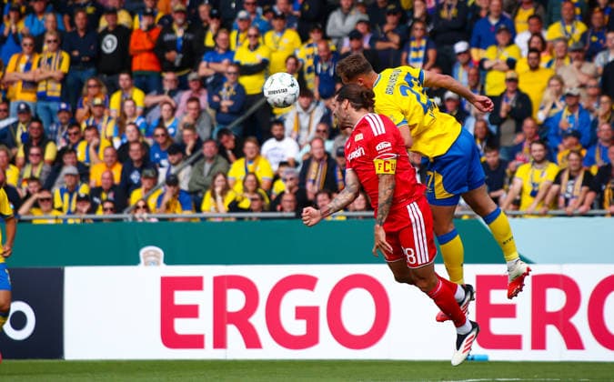 Deutschland: Fussball DFB-Pokal 2026 2027, 1. Runde - Eintracht Braunschweig - 1. FC Union Berlin - Eintracht-Stadion (Braunschweig): Luftzweikampf Jan Urbich (Eintracht Braunschweig, 27) Christopher Trimmel (1. FC Union Berlin, 28) *** Germany Soccer DFB Cup 2026–2027, First Round: Eintracht Braunschweig vs. 1. FC Union Berlin, Eintracht Stadium, Braunschweig, aerial duel: Jan Urbich (Eintracht Braunschweig), 27; Christopher Trimmel (1. FC Union Berlin), 28 Copyright: xAymanxAlahmedx