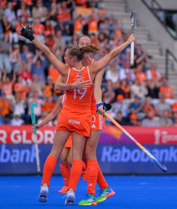 Day Nine Marijn Veen (C) of Netherlands Women (Oranje) celebrates scoring her first goal and the team™s fourth against China during the Pool E match in the 2026 FIH Hockey World Cup at Wagener Stadium, Amstelveen 23 08 2026 UK Newspapers OUT Copyright: xGraemexWilcocksonx FIL-23821-0053