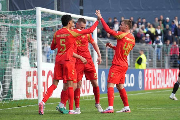 Fußball I Herren I Saison 2026-2027 I DFB-Pokal I 1. Runde I 1. FC Phönix Lübeck - SC Paderborn 07 I 23.08.2026 Santiago Castaneda (5, SC Paderborn 07) und Gabriel Vidovic (40, SC Paderborn 07) klatschen sich nach dem 0:1 ab Lübeck Stadion an der Lohmühle Schleswig-Holstein Deutschland *** Soccer I Men s I 2026–2027 Season I DFB Cup I First Round I 1. FC Phönix Lübeck vs. SC Paderborn 07 I August 23, 2026 Santiago Castaneda 5, SC Paderborn 07 and Gabriel Vidovic 40, SC Paderborn 07 high-five each other after the 0–1 win at Lübeck’s Stadion an der Lohmühle, Schleswig-Holstein, Germany Copyright: xLobeca MaschaxHolmx