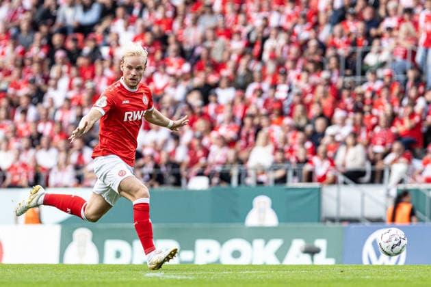 DFB-Pokal, 2026 2027, 1. Runde: Rot-Weiss Essen - FC St. Pauli; 23.08.2026 Ben Hüning (Rot-Weiss Essen, 15) DFB-Pokal, 2026 2027, 1. Runde: Rot-Weiss Essen - FC St. Pauli; Stadion an der Hafenstraße, Essen; 23.08.2026 DFB regulations prohibit any use of photographs as image sequences and or quasi video. *** DFB Cup, 2026–2027, 1st Round: Rot-Weiss Essen vs. FC St. Pauli, August 23, 2026; Ben Hüning (Rot-Weiss Essen), 15 DFB Cup, 2026–2027, First Round: Rot-Weiss Essen vs. FC St. Pauli, Stadion an der Hafenstraße, Essen, August 23, 2026. DFB regulations prohibit any use of photographs as image sequences and or quasi-video. Copyright: xBEAUTIFULxSPORTS Buriakovx