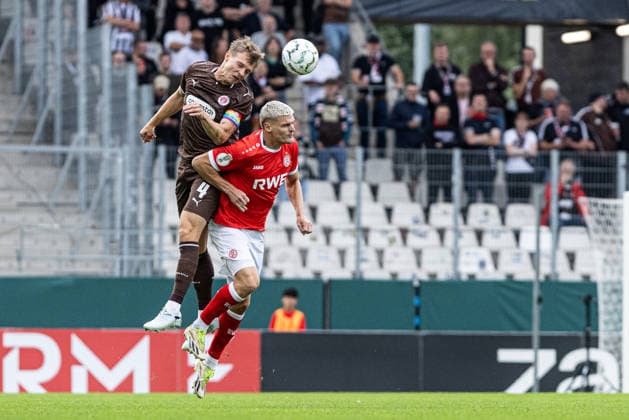 DFB-Pokal, 2026 2027, 1. Runde: Rot-Weiss Essen - FC St. Pauli; 23.08.2026 David Nemeth (FC St. Pauli, 4), Marek Janssen (Rot-Weiss Essen, 20) DFB-Pokal, 2026 2027, 1. Runde: Rot-Weiss Essen - FC St. Pauli; Stadion an der Hafenstraße, Essen; 23.08.2026 DFB regulations prohibit any use of photographs as image sequences and or quasi video. *** DFB Cup, 2026–2027, 1st Round: Rot-Weiss Essen vs. FC St. Pauli, August 23, 2026; David Nemeth (FC St. Pauli), 4; Marek Janssen (Rot-Weiss Essen), 20; DFB Cup, 2026–2027, First Round: Rot-Weiss Essen vs. FC St. Pauli, Stadion an der Hafenstraße, Essen, August 23, 2026. DFB regulations prohibit any use of photographs as image sequences and or quasi-video. Copyright: xBEAUTIFULxSPORTS Buriakovx