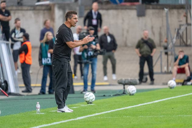 Marcel Rapp (FC St. Pauli, Cheftrainer). GER Rot-Weiss Essen vs. FC St. Pauli, Fussball, DFB Pokal, Runde 1, Hauptrunde 2026 2027, 23.08.2026 DFB DFL REGULATIONS PROHIBIT ANY USE OF PHOTOGRAPHS AS IMAGE SEQUENCES AND OR QUASI-VIDEO, GER Rot-Weiss Essen vs. FC St. Pauli, Fussball, DFB Pokal, Runde 1, Hauptrunde 2026 2027, 23.08.2026 Essen *** Marcel Rapp, FC St. Pauli, Head Coach, GER Rot-Weiss Essen vs. FC St. Pauli, Soccer, DFB Cup, Round 1, Main Round 2026–2027, August 23, 2026 DFB DFL regulations prohibit any use of photographs as image sequences and or quasi-video, GER Rot-Weiß Essen vs. FC St. Pauli, Soccer, DFB Cup, Round 1, Main Round 2026–2027, August 23, 2026, Essen Copyright: xEibner-Pressefoto FabianxFriesex EP_FFE