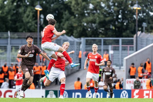 DFB-Pokal, 2026 2027, 1. Runde: Rot-Weiss Essen - FC St. Pauli; 23.08.2026 Martijn Kaars (FC St. Pauli, 19), Max Geschwill (Rot-Weiss Essen, 6) DFB-Pokal, 2026 2027, 1. Runde: Rot-Weiss Essen - FC St. Pauli; Stadion an der Hafenstraße, Essen; 23.08.2026 DFB regulations prohibit any use of photographs as image sequences and or quasi video. *** DFB Cup, 2026–2027, 1st Round: Rot-Weiss Essen vs. FC St. Pauli, August 23, 2026; Martijn Kaars (FC St. Pauli), 19; Max Geschwill (Rot-Weiss Essen), 6; DFB Cup, 2026–2027, First Round: Rot-Weiss Essen vs. FC St. Pauli, Stadion an der Hafenstraße, Essen, August 23, 2026. DFB regulations prohibit any use of photographs as image sequences and or quasi-video. Copyright: xBEAUTIFULxSPORTS Buriakovx