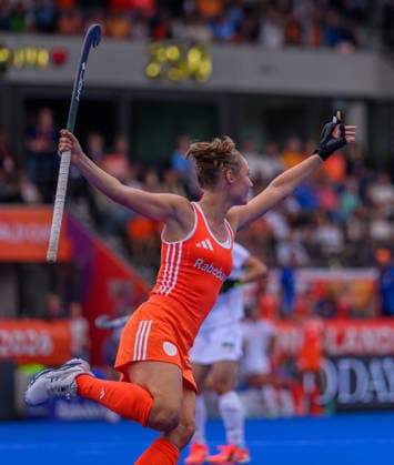 Day Nine Marijn Veen (C) or Netherlands Women (Oranje) celebrates scoring her first goal and the team™s fourth during the match against China in the 2026 FIH Hockey World Cup at Wagener Stadium, Amstelveen 23 08 2026 UK Newspapers OUT Copyright: xGraemexWilcocksonx FIL-23821-0055