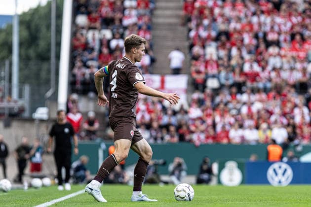 DFB-Pokal, 2026 2027, 1. Runde: Rot-Weiss Essen - FC St. Pauli; 23.08.2026 David Nemeth (FC St. Pauli, 4) DFB-Pokal, 2026 2027, 1. Runde: Rot-Weiss Essen - FC St. Pauli; Stadion an der Hafenstraße, Essen; 23.08.2026 DFB regulations prohibit any use of photographs as image sequences and or quasi video. *** DFB Cup, 2026–2027, 1st Round: Rot-Weiss Essen vs. FC St. Pauli, August 23, 2026; David Nemeth, FC St. Pauli, 4th DFB Cup, 2026–2027, First Round: Rot-Weiss Essen vs. FC St. Pauli, Stadion an der Hafenstraße, Essen, August 23, 2026. DFB regulations prohibit any use of photographs as image sequences and or quasi-video. Copyright: xBEAUTIFULxSPORTS Buriakovx