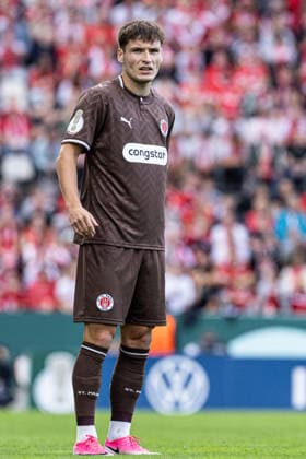 DFB-Pokal, 2026 2027, 1. Runde: Rot-Weiss Essen - FC St. Pauli; 23.08.2026 Arkadiusz Pyrka (FC St. Pauli, 11) DFB-Pokal, 2026 2027, 1. Runde: Rot-Weiss Essen - FC St. Pauli; Stadion an der Hafenstraße, Essen; 23.08.2026 DFB regulations prohibit any use of photographs as image sequences and or quasi video. *** DFB Cup, 2026–2027, 1st Round: Rot-Weiss Essen vs. FC St. Pauli, August 23, 2026; Arkadiusz Pyrka, FC St. Pauli, 11; DFB Cup, 2026–2027, First Round: Rot-Weiss Essen vs. FC St. Pauli, Stadion an der Hafenstraße, Essen, August 23, 2026. DFB regulations prohibit the use of photographs as image sequences and or quasi-video. Copyright: xBEAUTIFULxSPORTS Buriakovx