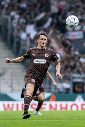 DFB-Pokal, 2026 2027, 1. Runde: Rot-Weiss Essen - FC St. Pauli; 23.08.2026 Martijn Kaars (FC St. Pauli, 19) DFB-Pokal, 2026 2027, 1. Runde: Rot-Weiss Essen - FC St. Pauli; Stadion an der Hafenstraße, Essen; 23.08.2026 DFB regulations prohibit any use of photographs as image sequences and or quasi video. *** DFB Cup, 2026–2027, 1st Round: Rot-Weiss Essen vs. FC St. Pauli, August 23, 2026; Martijn Kaars, FC St. Pauli, 19; DFB Cup, 2026–2027, First Round: Rot-Weiss Essen vs. FC St. Pauli, Stadion an der Hafenstraße, Essen, August 23, 2026. DFB regulations prohibit any use of photographs as image sequences and or quasi-video. Copyright: xBEAUTIFULxSPORTS Buriakovx