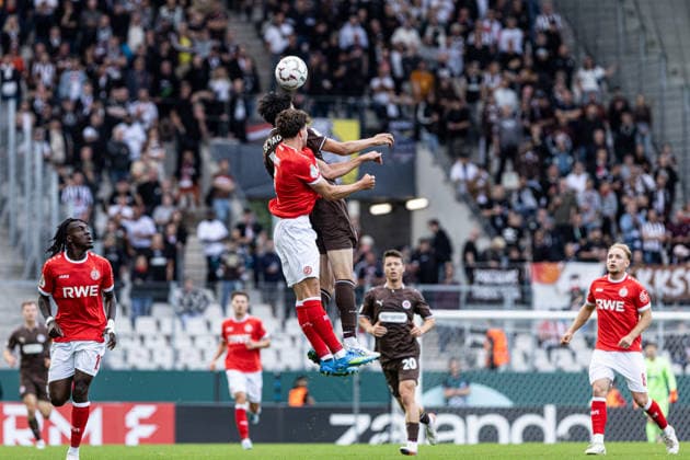 DFB-Pokal, 2026 2027, 1. Runde: Rot-Weiss Essen - FC St. Pauli; 23.08.2026 Max Geschwill (Rot-Weiss Essen, 6), Taichi Hara (FC St. Pauli, 18) DFB-Pokal, 2026 2027, 1. Runde: Rot-Weiss Essen - FC St. Pauli; Stadion an der Hafenstraße, Essen; 23.08.2026 DFB regulations prohibit any use of photographs as image sequences and or quasi video. *** DFB Cup, 2026–2027, First Round: Rot-Weiss Essen vs. FC St. Pauli, August 23, 2026; Max Geschwill (Rot-Weiss Essen), 6; Taichi Hara (FC St. Pauli), 18; DFB Cup, 2026–2027, First Round: Rot-Weiss Essen vs. FC St. Pauli, Stadion an der Hafenstraße, Essen, August 23, 2026. DFB regulations prohibit any use of photographs as image sequences and or quasi-video. Copyright: xBEAUTIFULxSPORTS Buriakovx