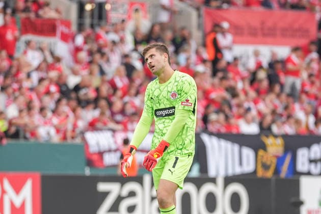 Deutschland: Fussball, DFB-Pokal 2026 27, 1. Runde, Stadion an der Hafenstraße, Essen - Bergeborbeck, Rot-Weiss Essen vs. FC St. Pauli: Ben Voll (FC St. Pauli, 1) nach einer vergebenen Chance. *** German Soccer, 2026-27 DFB Cup, First Round, Stadion an der Hafenstraße, Essen-Bergeborbeck, Rot-Weiss Essen vs. FC St. Pauli (Ben Voll, FC St. Pauli), 1-0 after a missed chance Copyright: xMichelxWittex