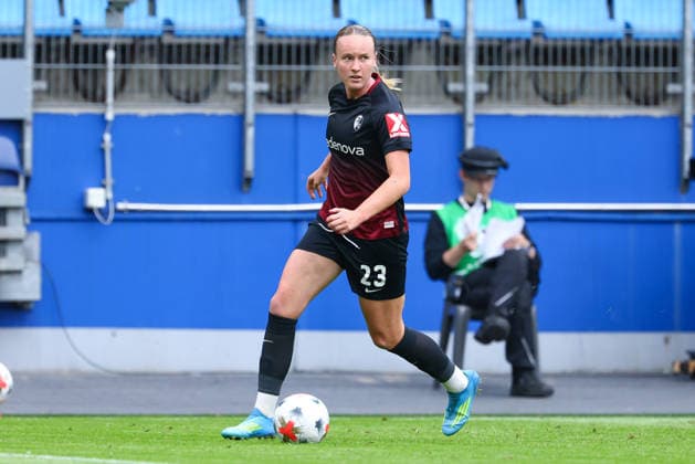 Luca Birkholz (SC Freiburg, 23) am Ball, Freisteller, Einzelbild, Ganzkörper, Aktion, Action, Spielszene, DIE DFB-RICHTLINIEN UNTERSAGEN JEGLICHE NUTZUNG VON FOTOS ALS SEQUENZBILDER UND ODER VIDEOÄHNLICHE FOTOSTRECKEN. DFB REGULATIONS PROHIBIT ANY USE OF PHOTOGRAPHS AS IMAGE SEQUENCES AND OR QUASI-VIDEO., 23.08.2026, Hamburg (Deutschland), Fussball, Google Pixel Frauen-Bundesliga, Hamburger SV - SC Freiburg *** Luca Birkholz, SC Freiburg, age 23, on the ball, cutout, single frame, full body, action, game scene, DFB REGULATIONS PROHIBIT ANY USE OF PHOTOGRAPHS AS SEQUENCE IMAGES AND OR VIDEO-LIKE PHOTO SERIES DFB REGULATIONS PROHIBIT ANY USE OF PHOTOGRAPHS AS SEQUENCE IMAGESENCES AND OR QUASI-VIDEO, August 23, 2026, Hamburg, Germany, Soccer, Google Pixel Women’s Bundesliga, Hamburger SV vs. SC Freiburg xobx
