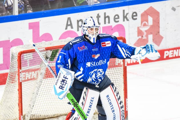 Straubing Tigers vs. Grizzlys Wolfsburg, Eishockey, Deutsche Eishockey Liga, Penny DEL, Vorbereitungsspiel, Gaeuboden Cup, Saison 2026 2027 am 23.08.2026 Florian Bugl (Straubing Tigers), Eishockey Herren, Deutsche Eishockey Liga, Penny DEL, Vorbereitungsspiel, Gaeuboden Cup, Saison 2026 2027 am 23.08.2026 im Eisstadion am Pulverturm, Straubing Tigers (blau) gegen Grizzlys Wolfsburg (beige) *** Straubing Tigers vs. Grizzlys Wolfsburg, Ice Hockey, German Ice Hockey League, Penny DEL, Preseason Game, Gaeuboden Cup, 2026–2027 Season on August 23, 2026, Florian Bugl, Straubing Tigers, Men s Ice Hockey, German Ice Hockey League, Penny DEL, preseason game, Gaeuboden Cup, 2026–2027 season on August 23, 2026, at the Eisstadion am Pulverturm, Straubing Tigers (blue) vs. Grizzlys Wolfsburg (beige)