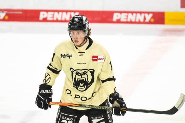 Straubing Tigers vs. Grizzlys Wolfsburg, Eishockey, Deutsche Eishockey Liga, Penny DEL, Vorbereitungsspiel, Gaeuboden Cup, Saison 2026 2027 am 23.08.2026 Tim Raab (Grizzlys Wolfsburg), Eishockey Herren, Deutsche Eishockey Liga, Penny DEL, Vorbereitungsspiel, Gaeuboden Cup, Saison 2026 2027 am 23.08.2026 im Eisstadion am Pulverturm, Straubing Tigers (blau) gegen Grizzlys Wolfsburg (beige) *** Straubing Tigers vs. Grizzlys Wolfsburg, Ice Hockey, German Ice Hockey League, Penny DEL, Preseason Game, Gaeuboden Cup, 2026–2027 Season on August 23, 2026; Tim Raab, Grizzlys Wolfsburg, Men s Ice Hockey, German Ice Hockey League, Penny DEL, preseason game, Gaeuboden Cup, 2026–2027 season on August 23, 2026, at the Eisstadion am Pulverturm, Straubing Tigers (blue) vs. Grizzlys Wolfsburg (beige)