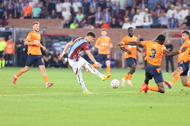 Trabzonspor v Basaksehir - Turkish Super Lig TRABZON, TURKIYE - AUGUST 23: Ernest Muci (2nd L) of Trabzonspor in action during the Turkish Super Lig week 2 football match between Trabzonspor and Basaksehir at Papara Park in Trabzon, Turkiye on August 23, 2026. Hamza Onder Kuloglu Anadolu Trabzon Turkey. Editorial use only. Please get in touch for any other usage.  Copyright: x2026xAnadoluxHamzaxOnderxKuloglux